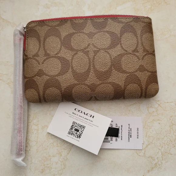 NWT! 🥳HOST PICK🥳 Coach Strawberry 🍓 Print Wristlet! - Picture 8 of 8